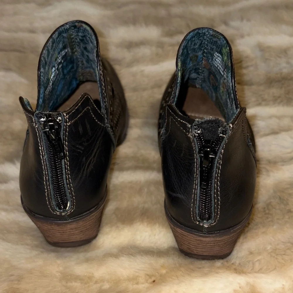 Earth Oakland Amanda Ankle Booties - Black - Size 7.5